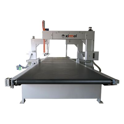 Dijital kalınlık ayarlaması ve 7000x2300 mm masa boyutu ile ağır görevli Tam otomatik dikey sünger kesicisi